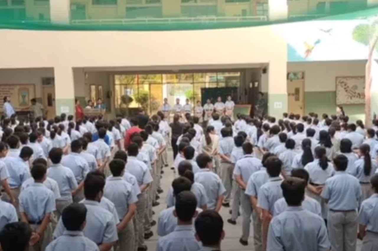 Earth day 2023: नोएडा के ग्रेटर वैली स्कूल में मनाया गया अर्थ डे, छात्रों ने धरती बचाने का दिया संदेश, देखें वीडियो