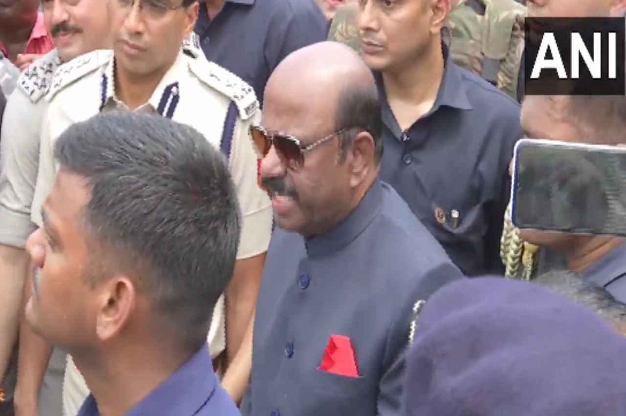 Hooghly Violence: राज्यपाल सीवी आनंद बोस ने किया हिंसा प्रभावित क्षेत्रों का दौरा, बोले- 'उपद्रवियों को कानून हाथ में नहीं लेने देंगे'