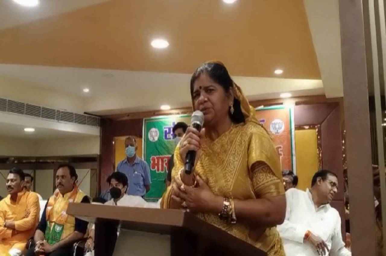 इमरती देवी ने ज्योतिरादित्य सिंधिया को लेकर कही बड़ी बात, BJP नेता सुनकर रह गए हैरान