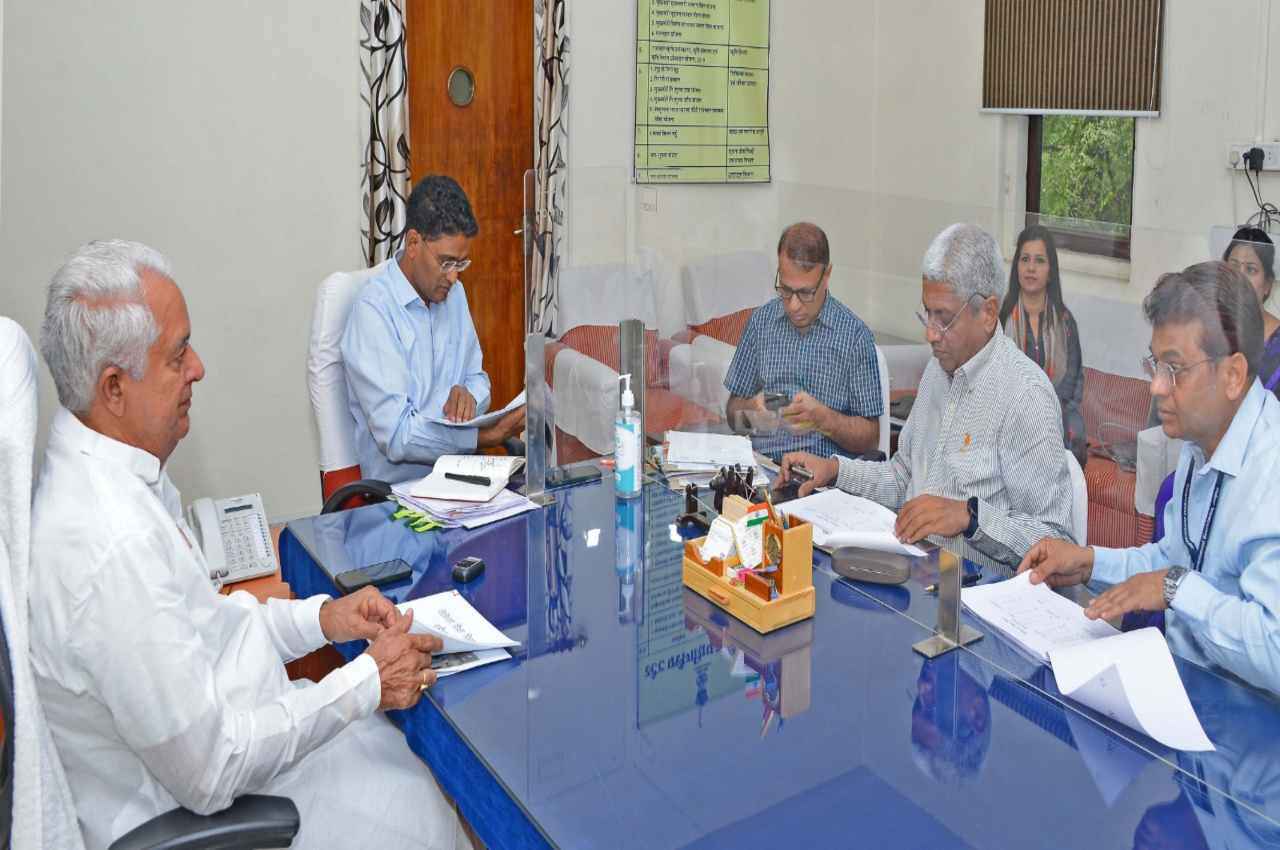 Jaipur News: 'मेडिकल कॉलेज सहित अन्य निर्माण कार्यों को समय पर पूरा करें'- चिकित्सा मंत्री परसादी लाल