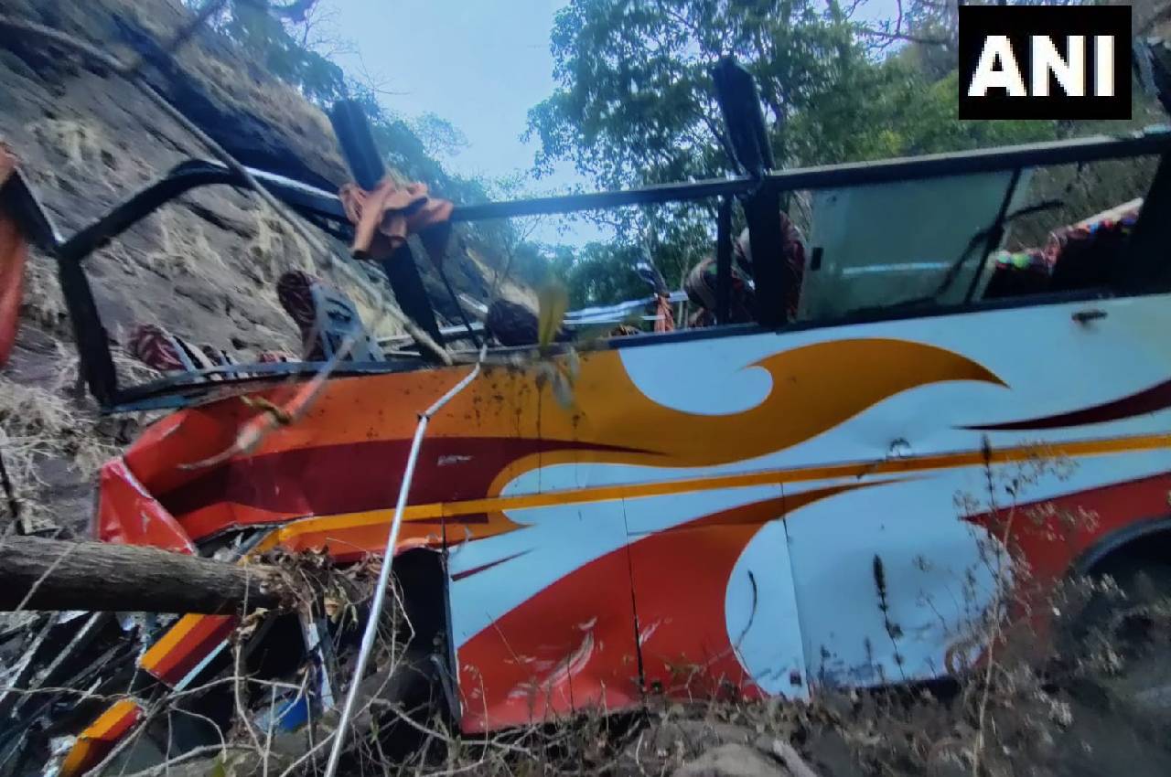 Maharashtra accident, several people died, bus fell into ditch, Raigad, Khopoli area, Rescue operations