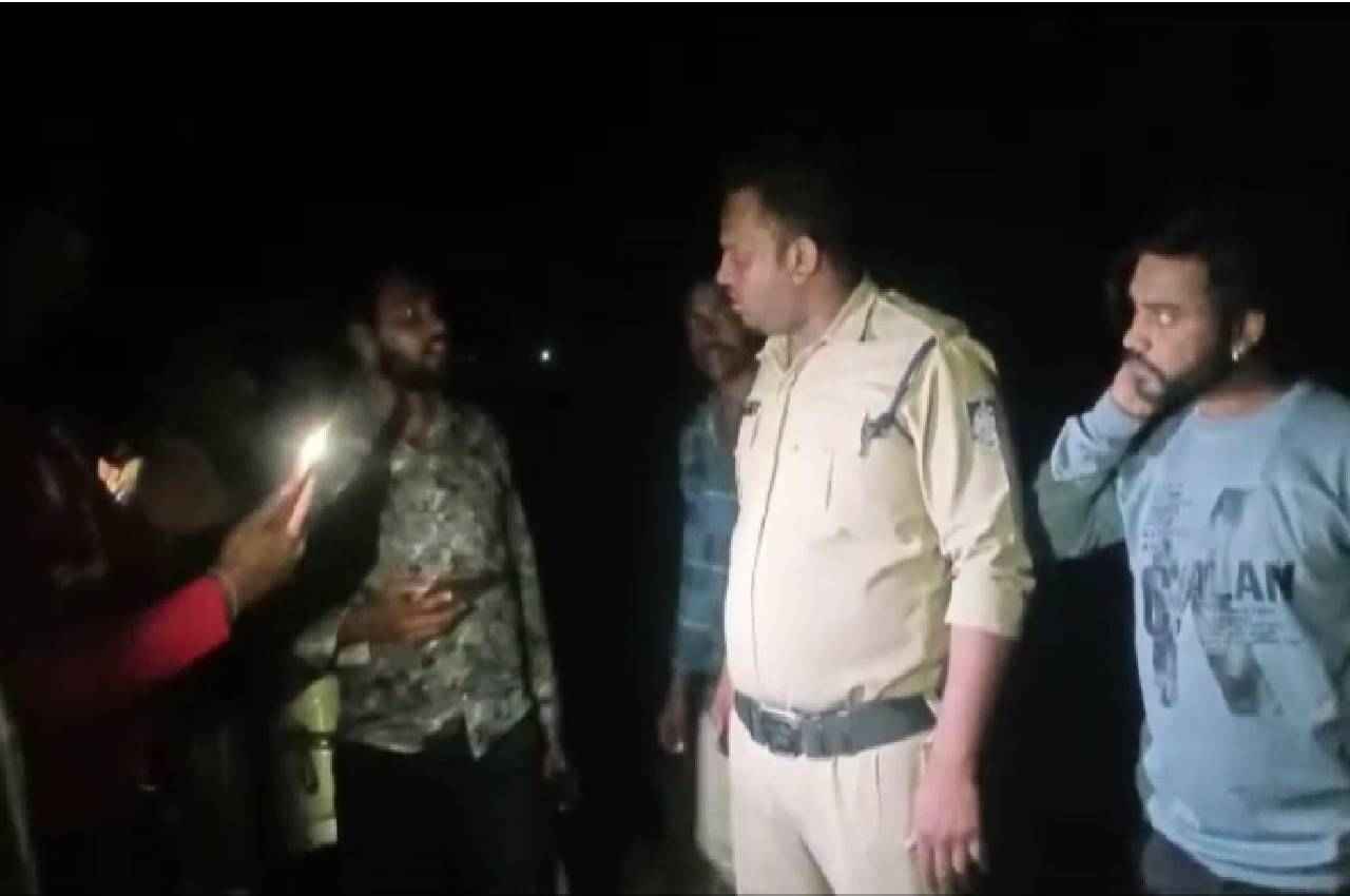 MP के खंडवा में किसान से बदमाशों ने की लूटपाट, लाखों रुपए लेकर फरार