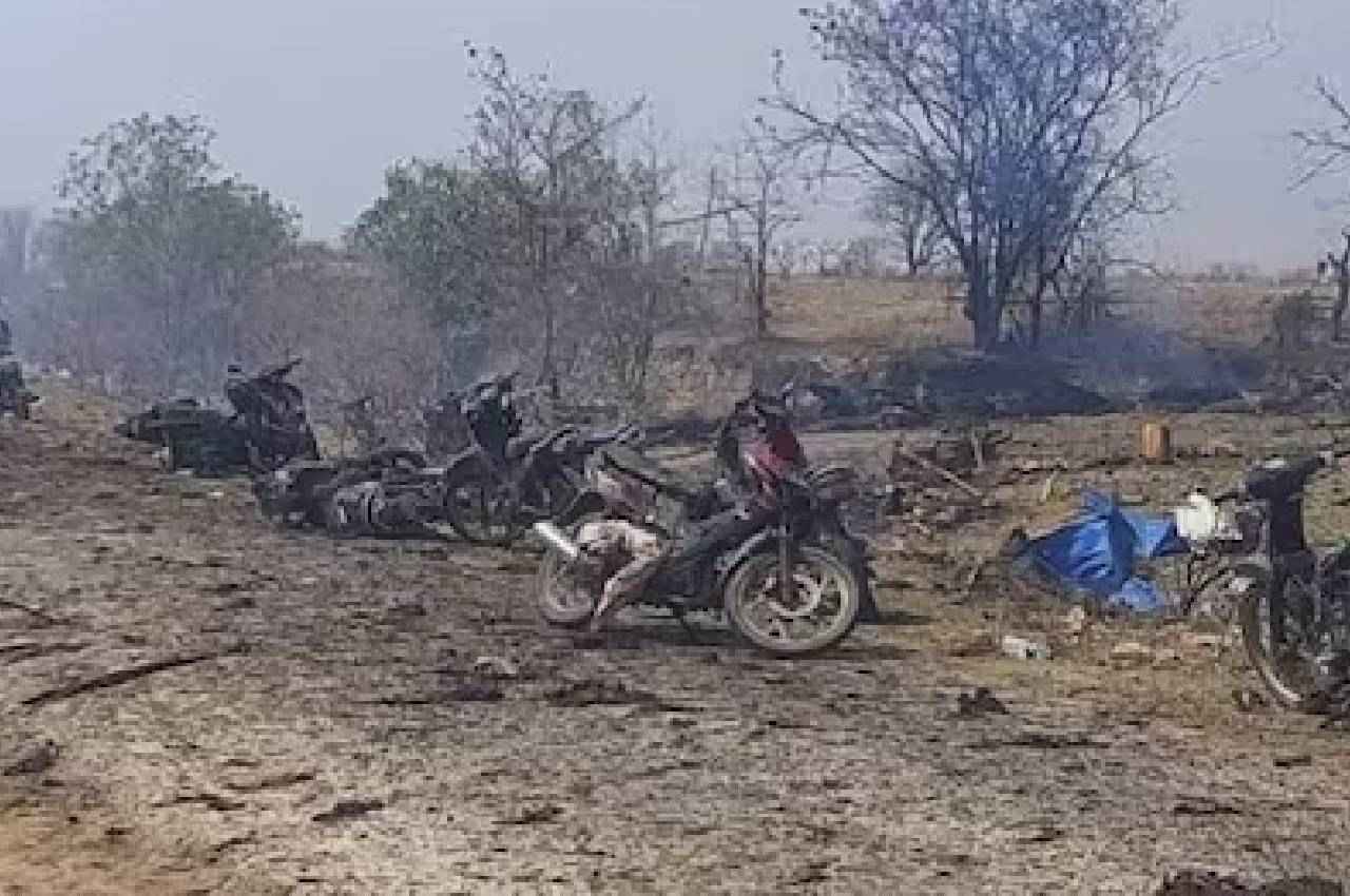 म्यांमार में सेना का नरसंहार; विरोधी गुट के समर्थकों पर बरसाए बम, बच्चों समेत 100 से अधिक लोगों की मौत