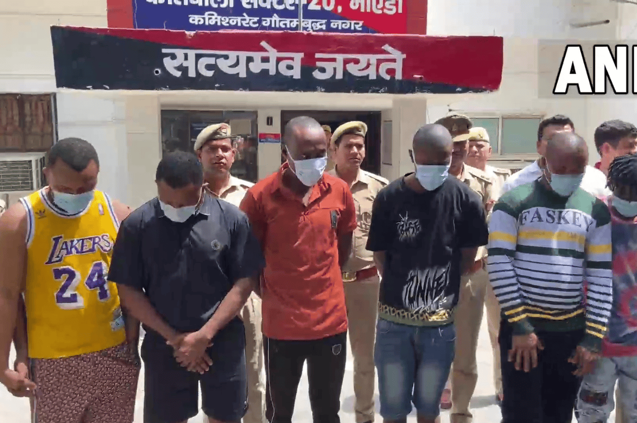 नाइजीरियन गिरोह ने सोशल मीडिया पर 700 महिलाओं से की ठगी, नोएडा पुलिस ने 8 को पकड़ा, जानें कैसे बनाते थे अपना शिकार