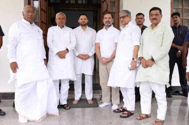 Nitish, Tejashwi meet Rahul Gandhi, Kharge