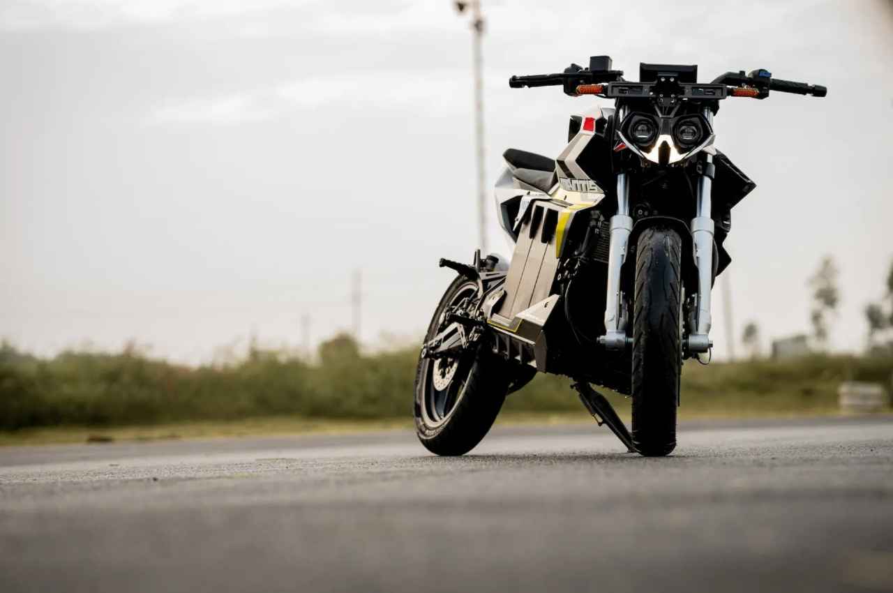 Orxa Mantis: फ्यूचरिस्टिक लुक्स और गजब की स्पीड इस EV Bike से 'नजर नहीं हटती'