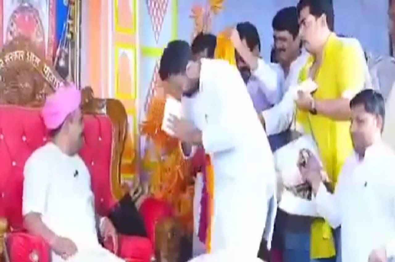 पंडोखर सरकार की बड़ी भविष्यवाणी, 2023 विधानसभा चुनाव में इस नेता को मिलेगी जीत