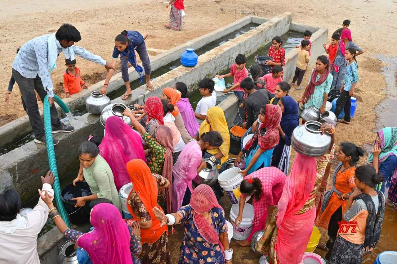 Rajasthan news: एक-एक बूंद के लिए जंग, 40 डिग्री की गर्मी में भी नहीं मिलता पीने का पानी