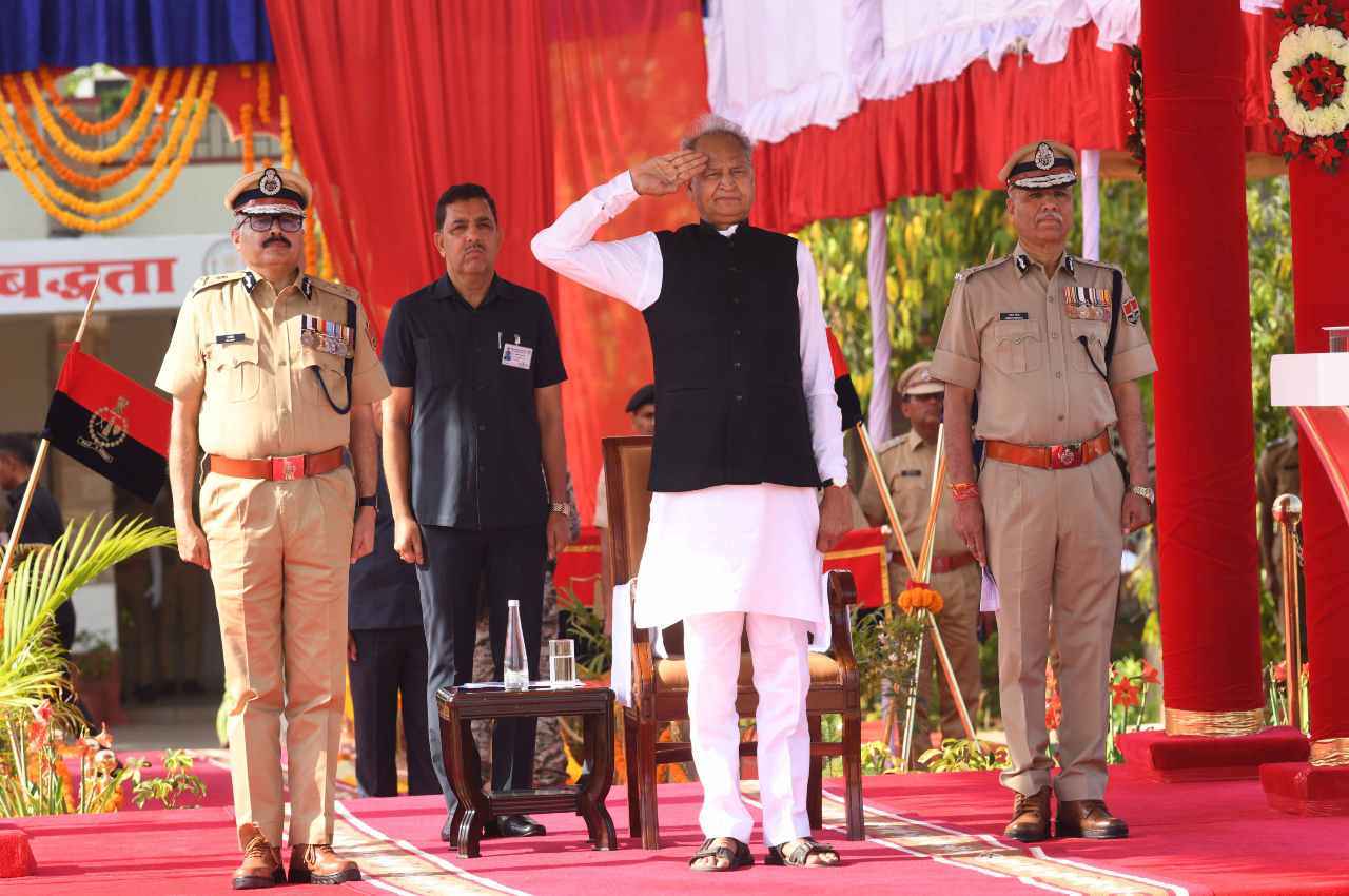Rajasthan News: पुलिस स्थापना दिवस समारोह में बोले सीएम अशोक गहलोत- 'पुलिस नवाचारों से आमजन में विश्वास बढ़ा'