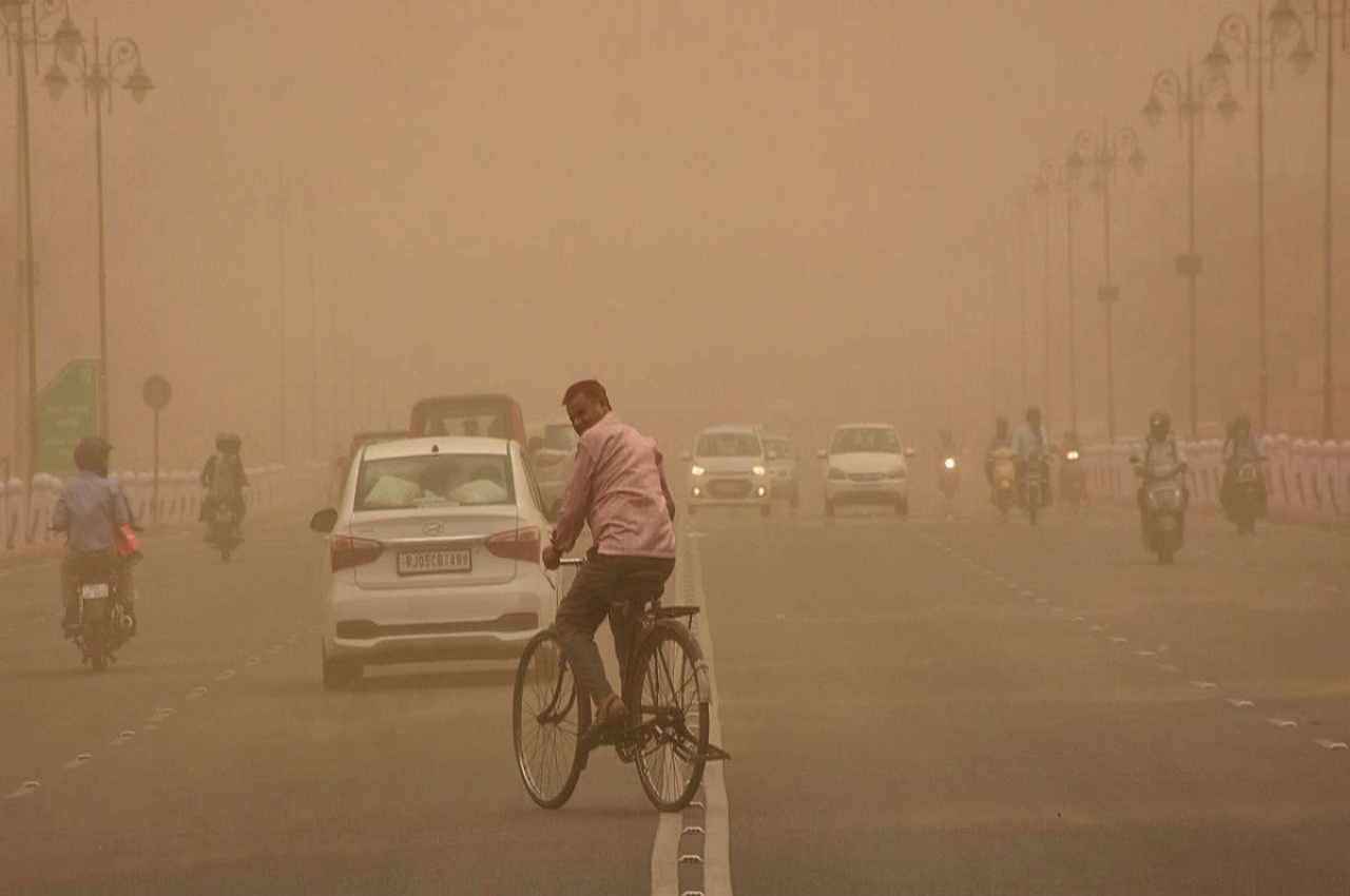 Rajasthan Weather Update: राजस्थान में आंधी-तूफान से जनजीवन अस्त-व्यस्त, आमजन बेहाल
