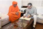 Sikar Mp Sumedhanand Saraswati Rail Minister Ashwini Vaishnaw