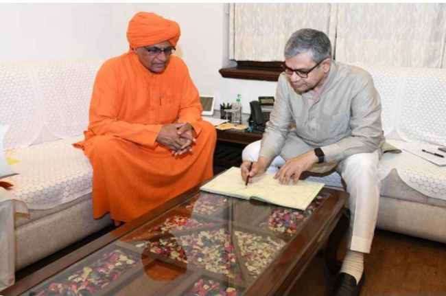 Sikar Mp Sumedhanand Saraswati Rail Minister Ashwini Vaishnaw