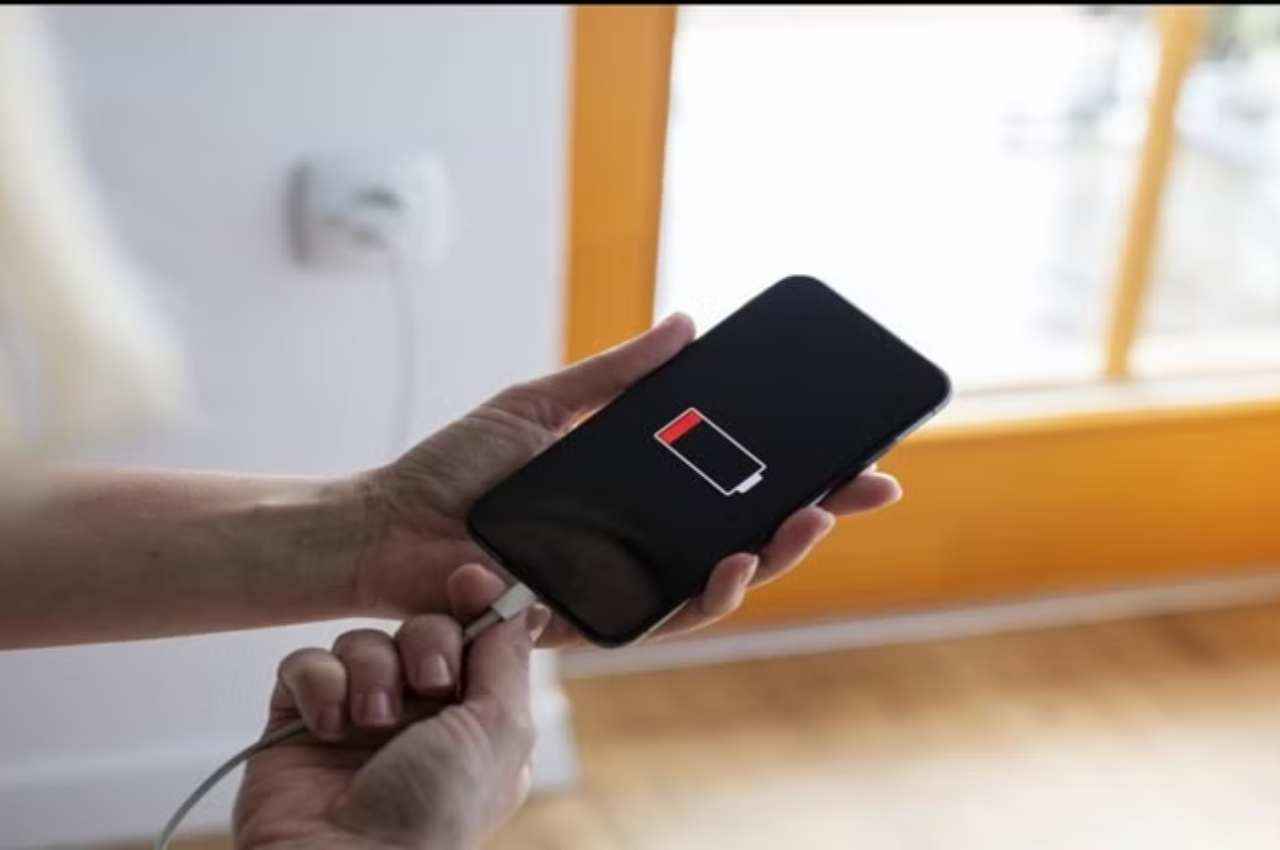 Smartphone Using Tips: कहीं आप तो नहीं करते फोन को यूज करते समय ये 3 गलतियां?