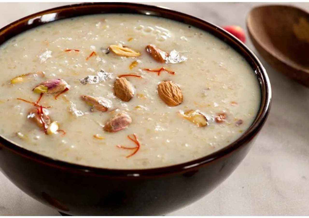 Suji Kheer Recipe: करना है मुंह मीठा तो बनाएं स्वादिष्ट सूजी खीर, जानें रेसिपी