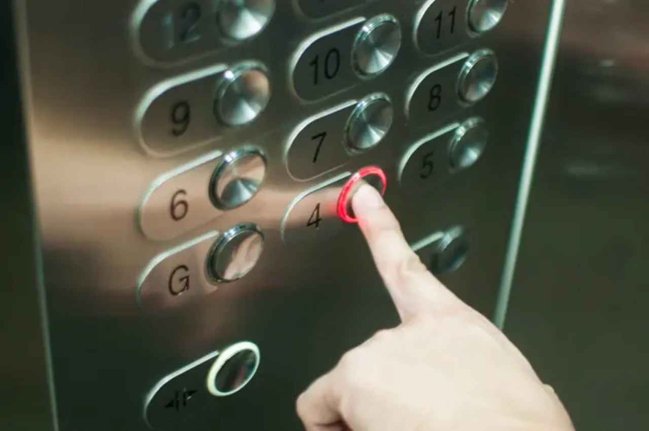 UP News, Lucknow News, LDA Apartment Lift, Crime News UP News, Lucknow News, LDA Apartment Lift, Crime News