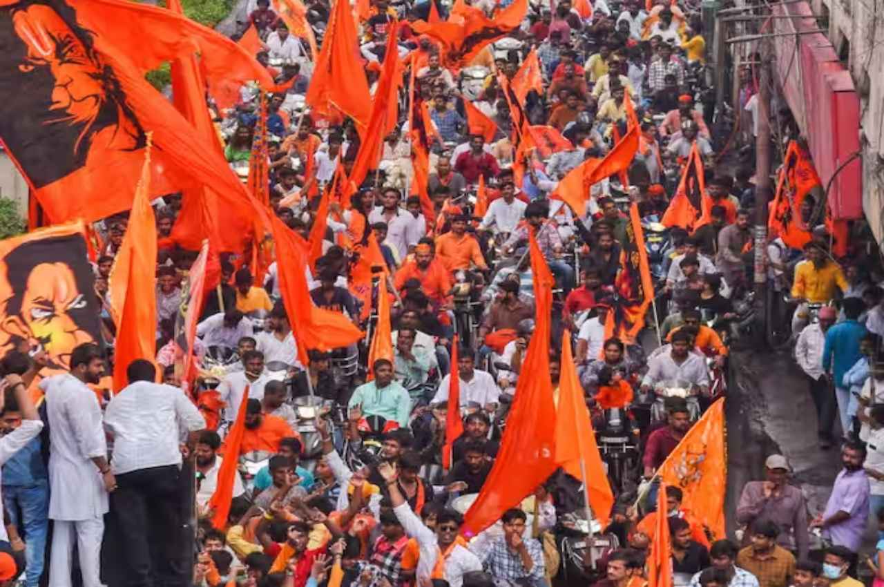 UP News: नोएडा में भारी सुरक्षा के बीच हनुमान शोभायात्रा आज; इन मार्गों से संभल कर निकलें, नहीं तो होगी परेशानी