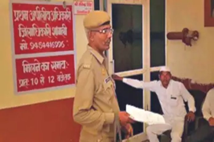 UP News, Shamli News, Income Tax, Shamli DM, PAN Number, Crime News, Uttar Pradesh News