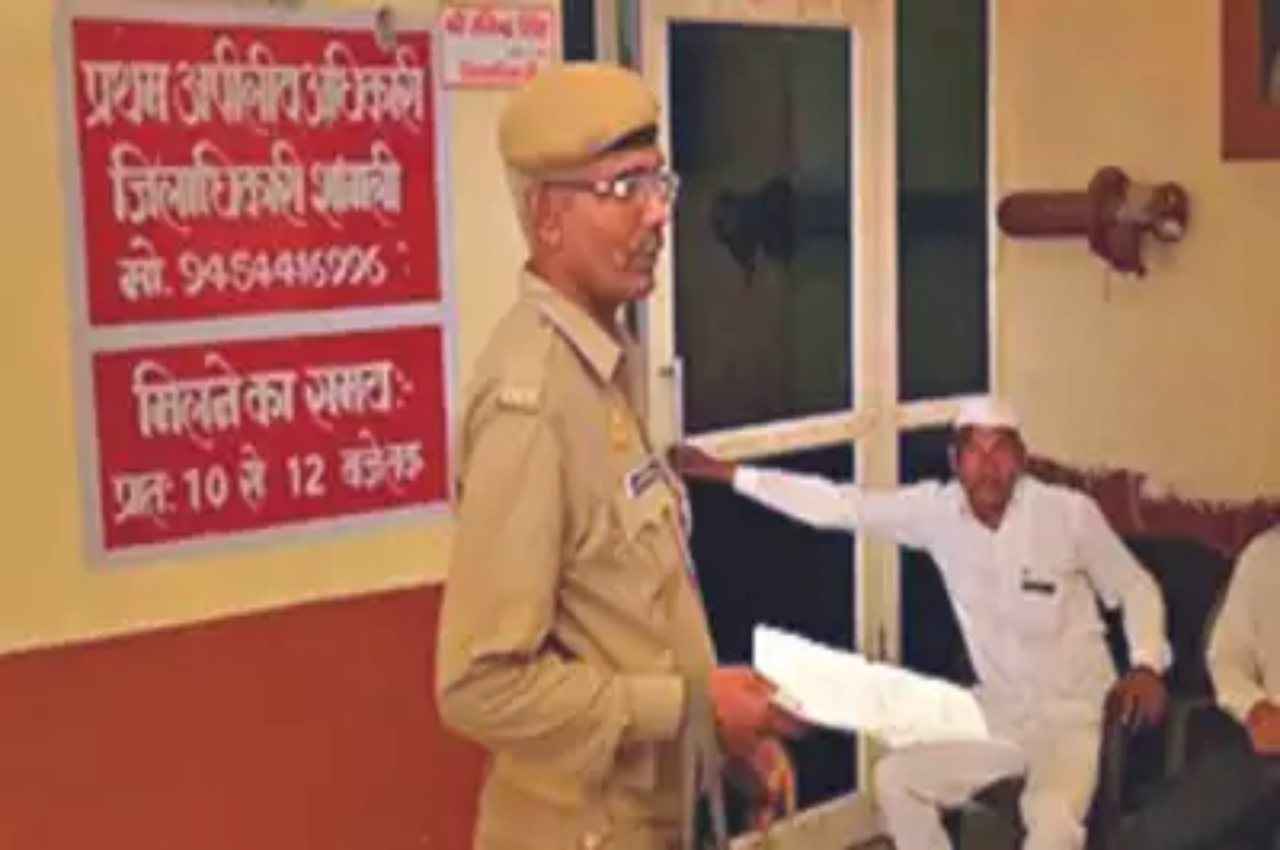 UP News, Shamli News, Income Tax, Shamli DM, PAN Number, Crime News, Uttar Pradesh News