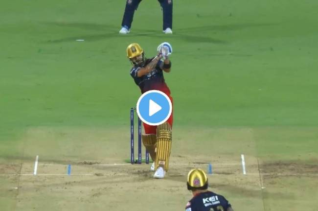 Virat Kohli brilliant batting hit a tremendous six