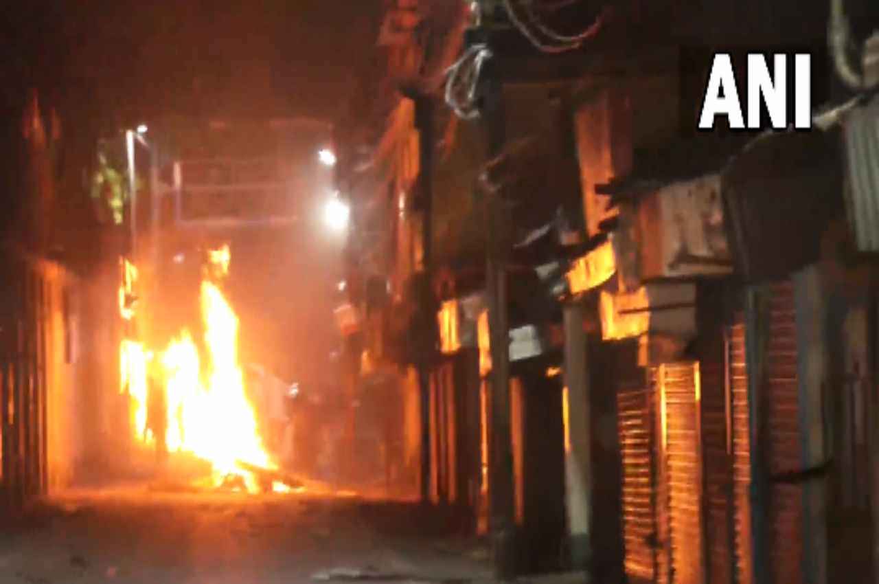 West Bengal News: हुगली में शोभायात्रा के दौरान दो गुटों में हिंसक झड़प, मौके पर भारी पुलिस बल तैनात