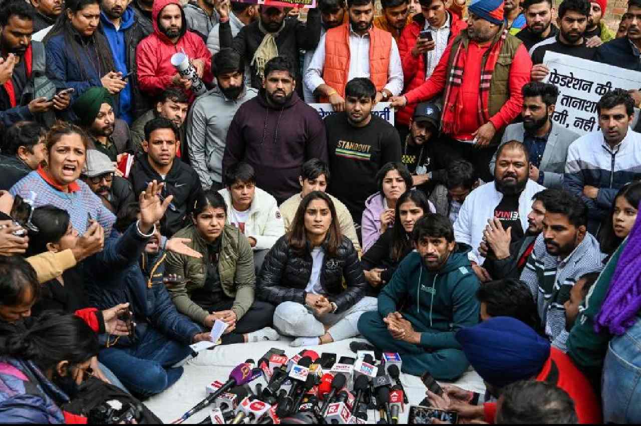 Vinesh phogat, bajrang punia, sakshi malik, brij bhushan sharan, wrestler protest