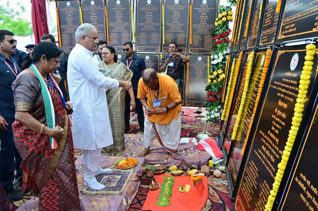रायपुर: मुख्यमंत्री भूपेश बघेल ने 82 करोड़ 39 लाख रुपए के 65 निर्माण कार्यों का किया लोकार्पण-शिलान्यास
