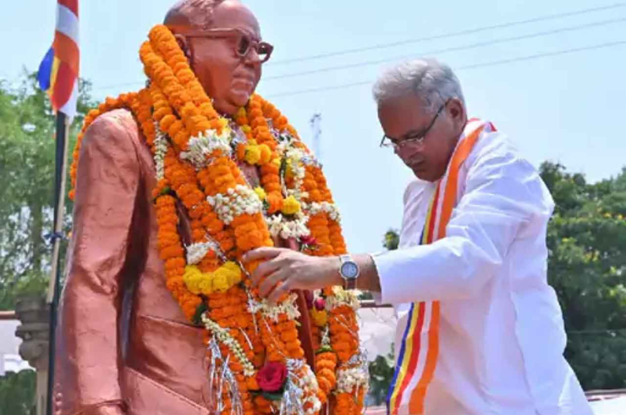 लोकतंत्र खतरे में है, बीजेपी संविधान और संवैधानिक संस्थाओं को कर रही कमजोर, मुख्यमंत्री भूपेश बघेल ने केंद्र पर बोला हमला