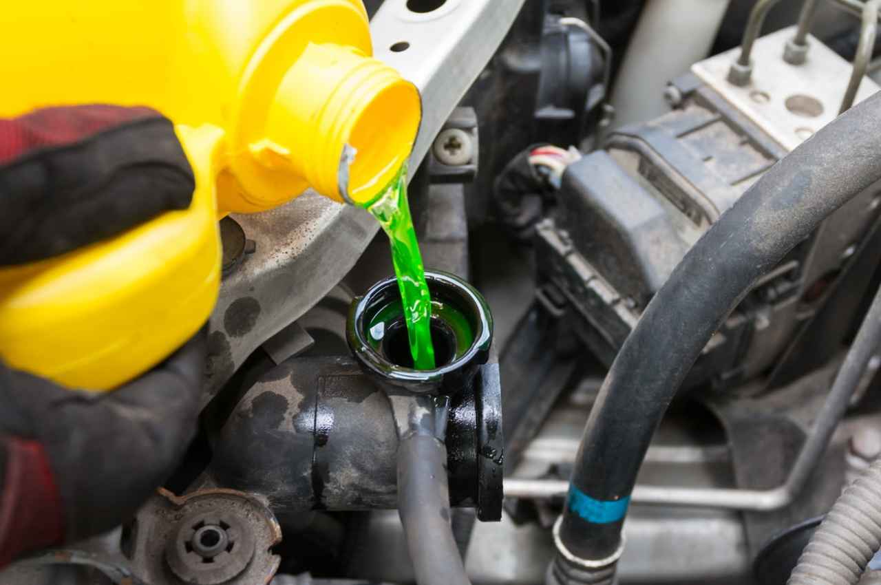 Car Care Tips: गर्मी में राह चलते बंद न हो कार इसलिए कूलेंट और रेडिएटर की जरूर करवा लें जांच