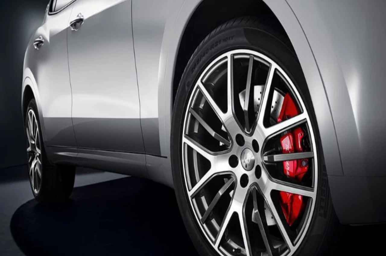 Car Tyre Tips: बरतें यह सावधानी, सालों साल चलेंगे आपकी कार के टायर