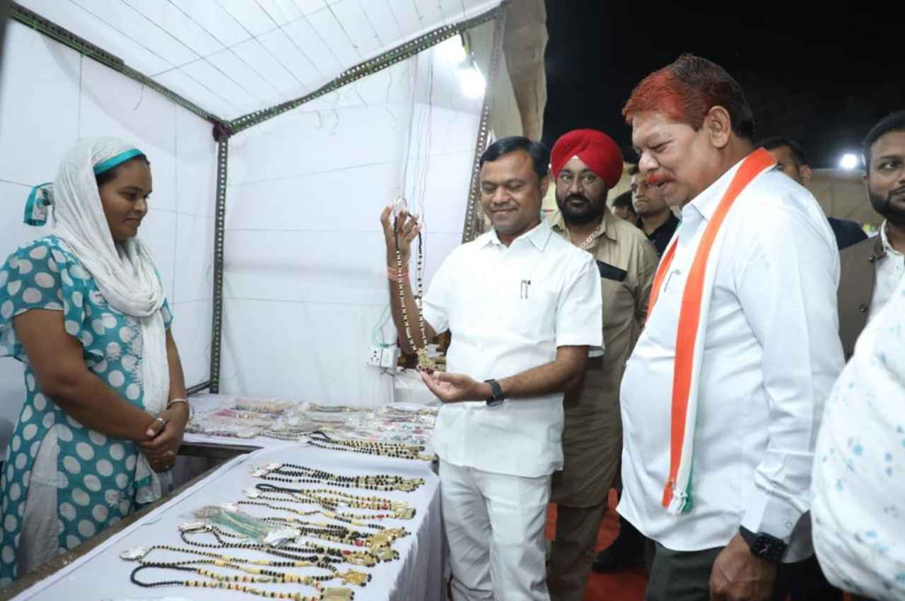 हस्तशिल्प एवं हाथकरघा प्रदर्शनी का शुभारंभ, बस्तर सांसद और हस्तशिल्प विकास बोर्ड के अध्यक्ष रहे मौजूद