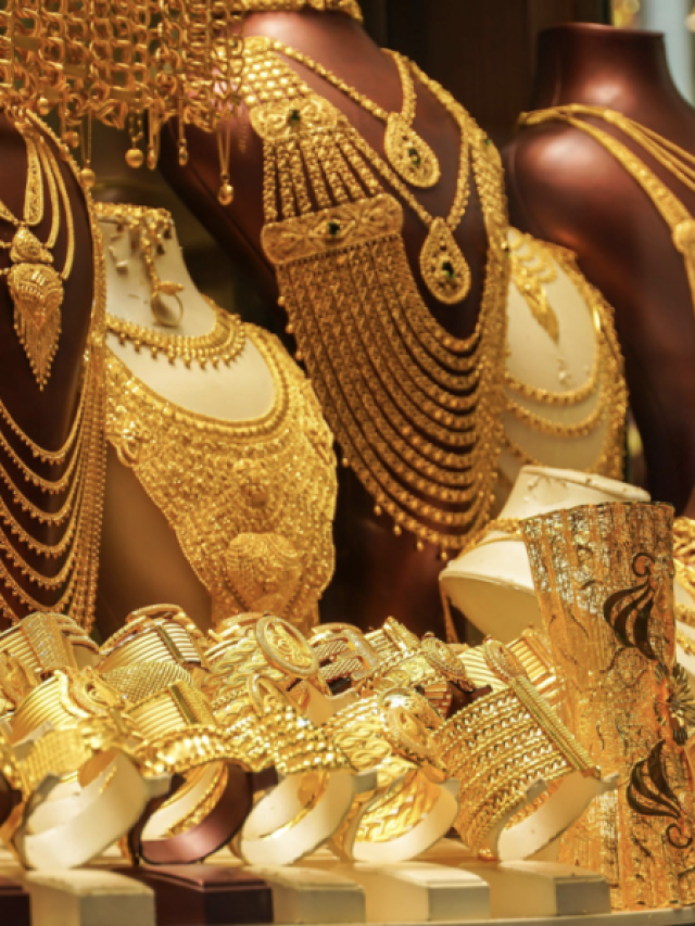 UP News: After giving loan in Pilibhit, bank manager called gold ornaments fake, FIR