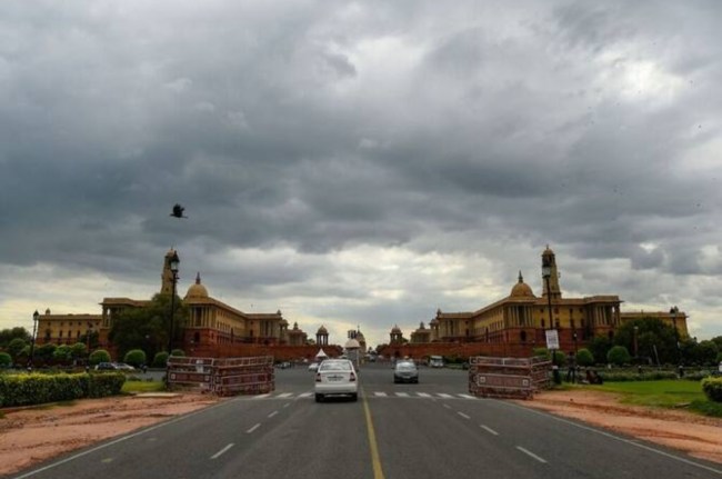 Delhi Weather Update, strong wind, pleasant weather, light drizzle, Delhi forecast