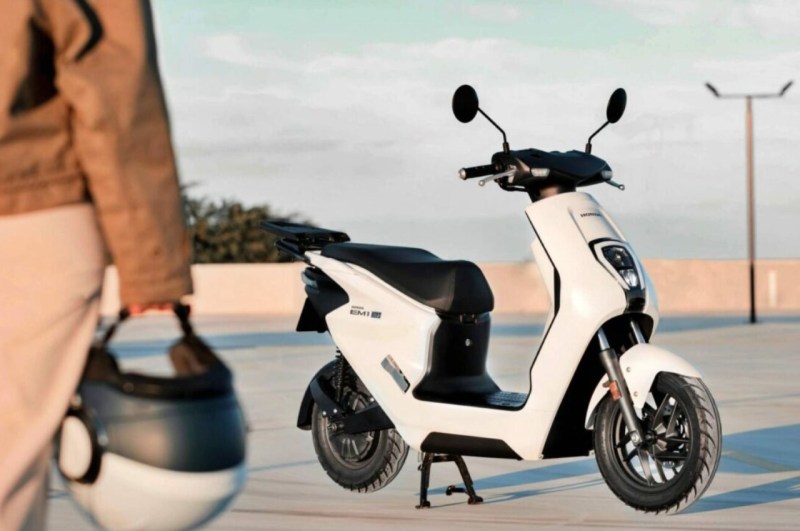 honda em1,honda scooters, ev scooters, scooters under 80000