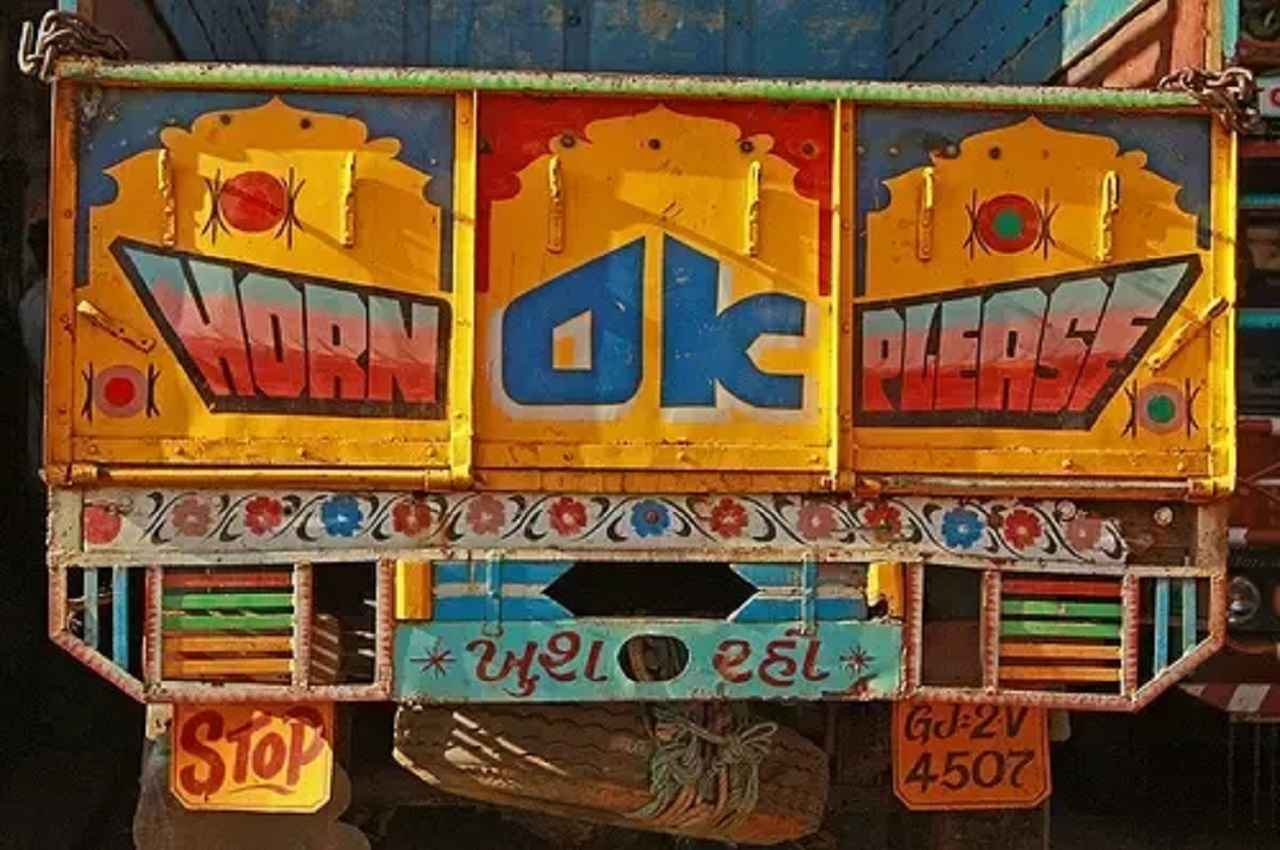 'Horn OK Please' ट्रकों के पीछे लिखा हुआ रहता है, लेकिन क्यों? जानिए जवाब
