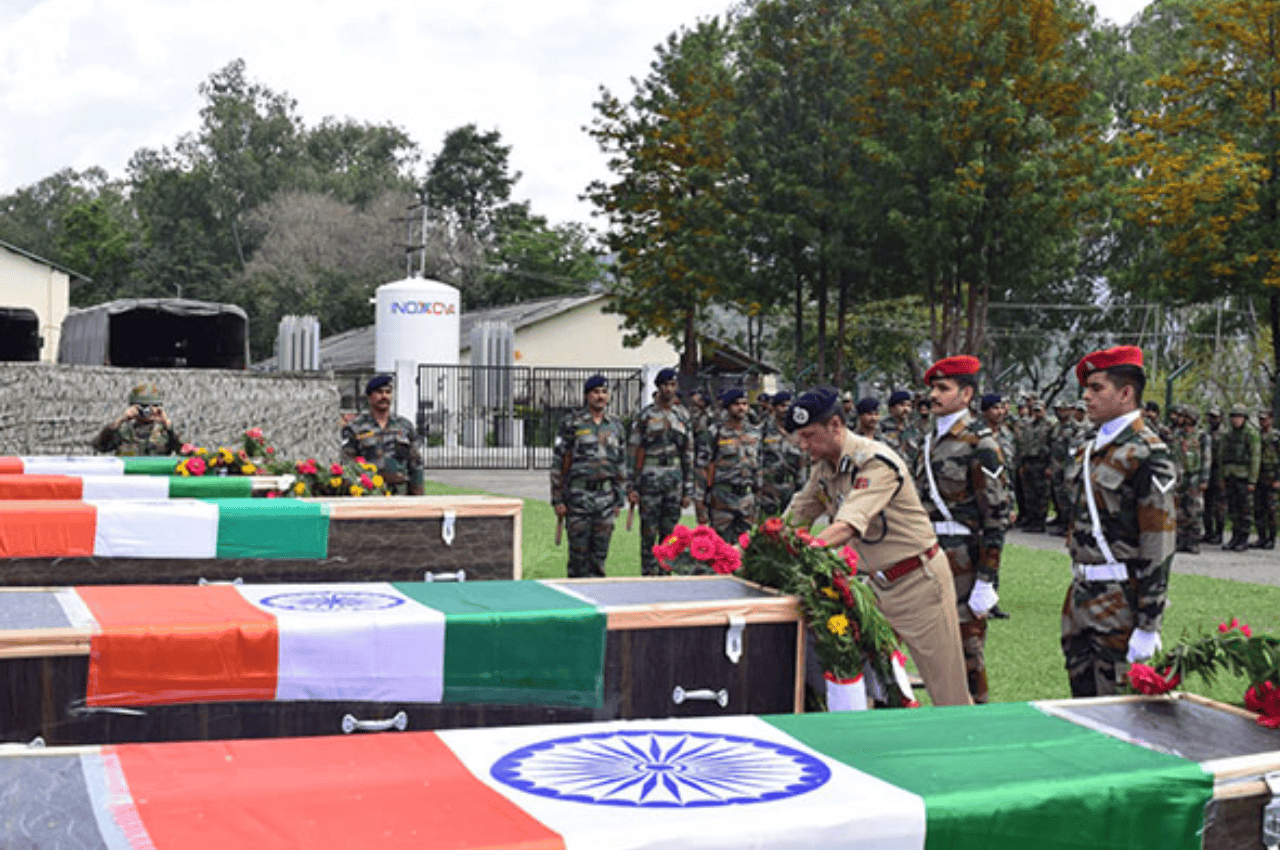 Poonch Terror Attack: राजौरी में सेना ने शहीदों को दी श्रद्धांजलि, पंजाब सरकार ने एक-एक करोड़ देने का किया ऐलान