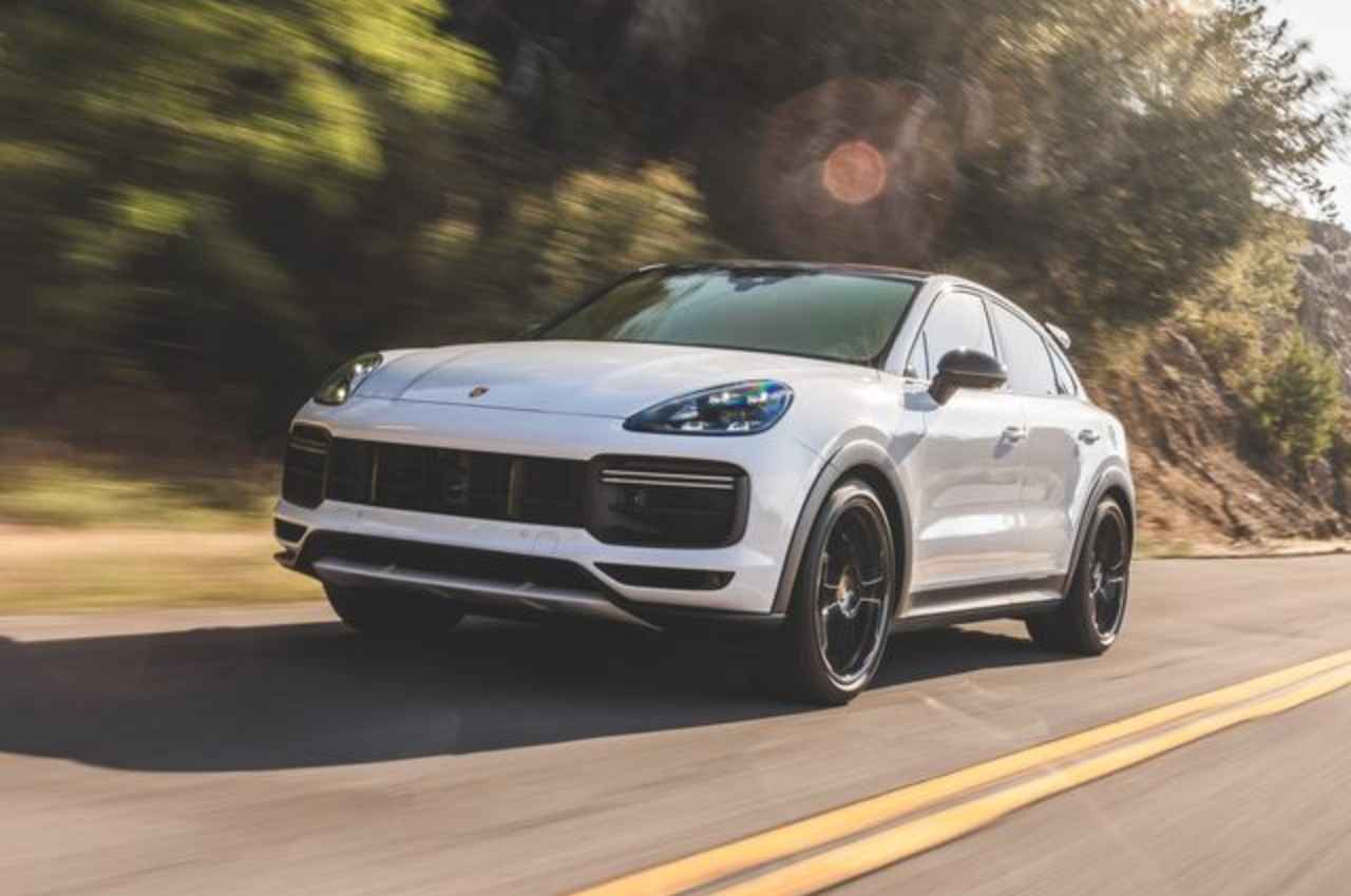 Porsche Cayenne: दो नई धांसू सुपर कार लॉन्च, महज 3 सेकंड में पकड़ती है 100 Km की स्पीड, जानें डिटेल