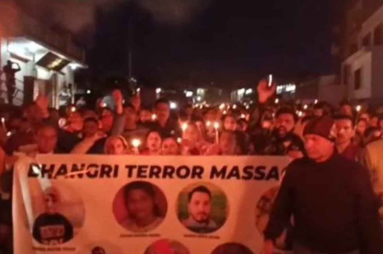 Dangri Terror Attack: डांगरी में सात नागरिकों की हत्या का मामले को लेकर ग्रामीणों ने निकाला कैंडल मार्च