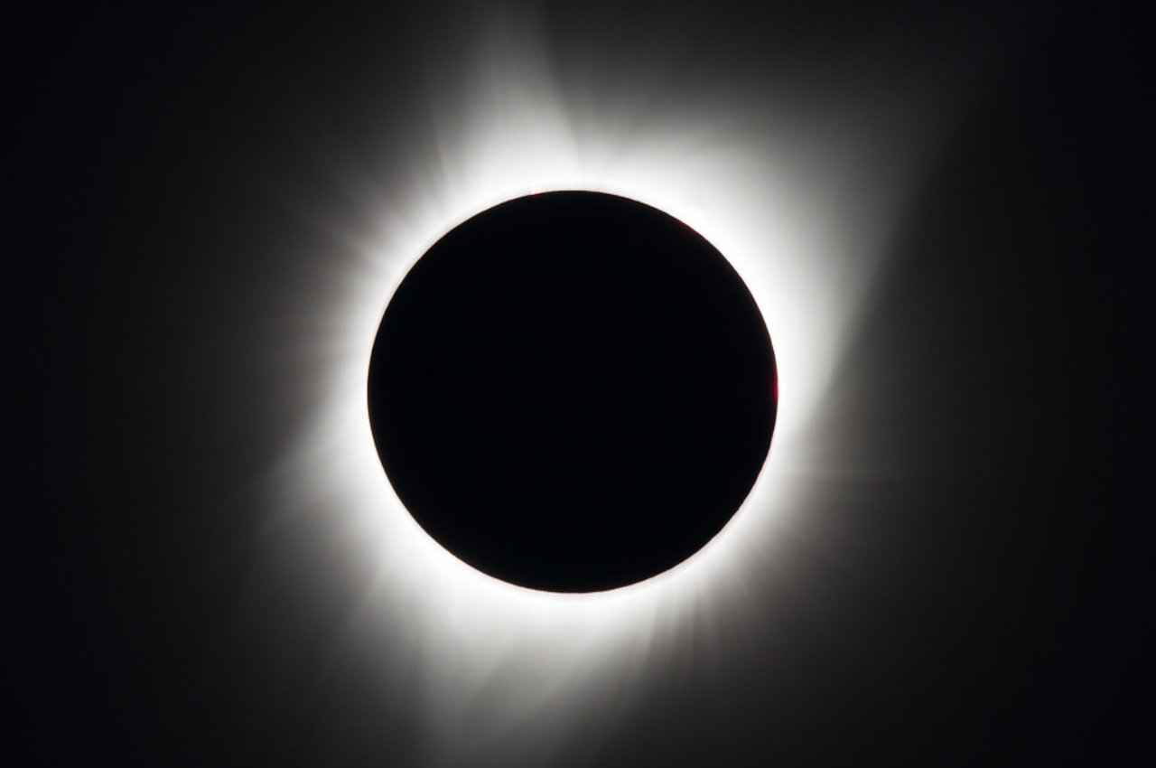 20 अप्रैल को होगा वर्ष का पहला सूर्य ग्रहण, इन मंत्रों के जप से मिलेंगी अद्भुत शक्तियां