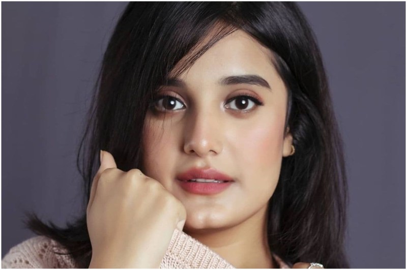 Actress Aayushi Khurana Tips