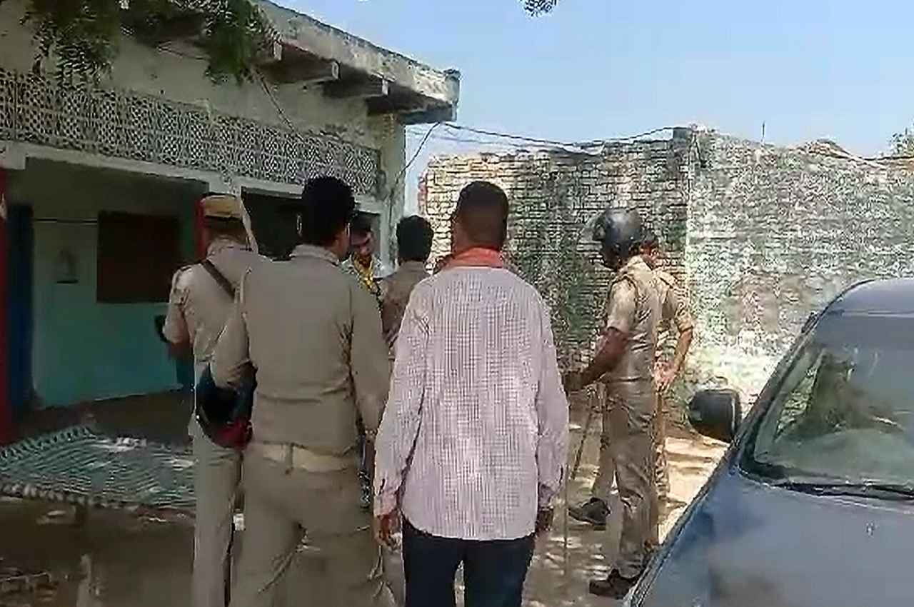 Aligarh News: मडराक में अहिल्याबाई होल्कर की जयंती पर रैली के दौरान बवाल; कई वाहन तोड़े, 8 लोग घायल