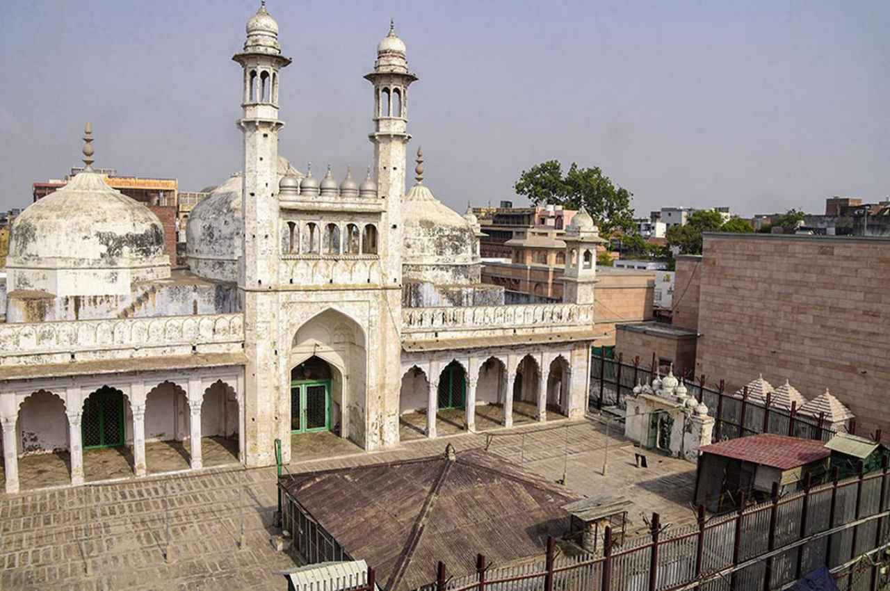 वाराणसी: ज्ञानवापी मस्जिद में 'वज़ुखाना' छोड़कर परिसर के सर्वेक्षण में जुटी एएसआई, सुरक्षा के पुख्ता इंतजाम