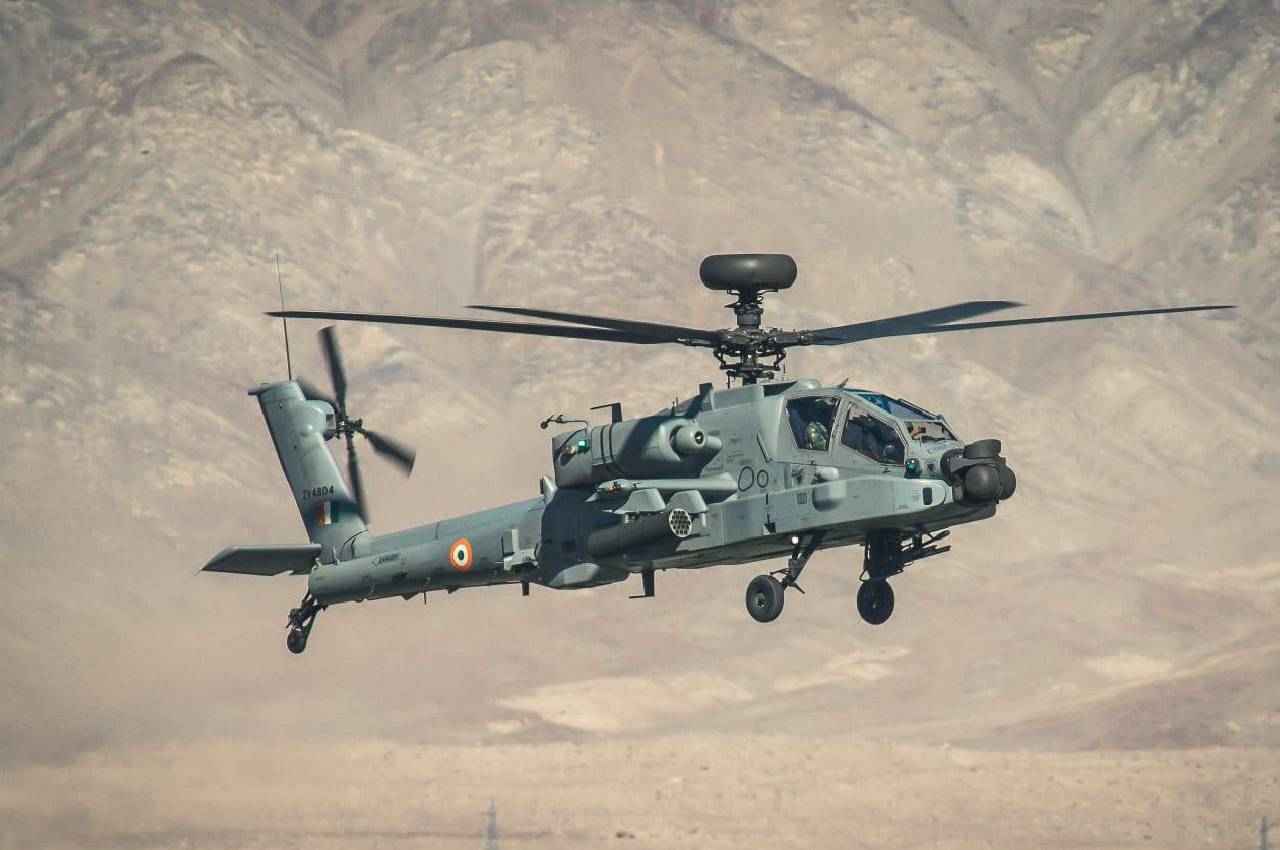 Apache Helicopter Landing: भारतीय वायुसेना के अपाचे हेलीकॉप्टर की मध्य प्रदेश में एहतियातन लैंडिंग
