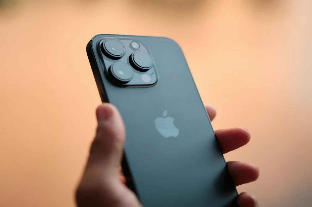 Apple iPhone 15 Series की नई डिटेल्स लीक्ड, मिलेगा थंडरबोल्ट 3 और भी बहुत कुछ