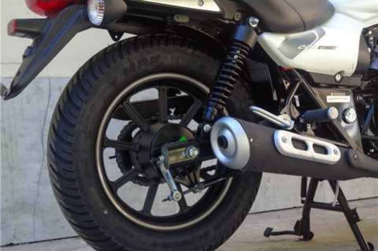 युवा दिलों की धड़कन रही Bajaj की क्रूजर बाइक होगी रिलॉन्च, पहले से ज्यादा दमदार मिलेगा इंजन, जानें कीमत और माइलेज