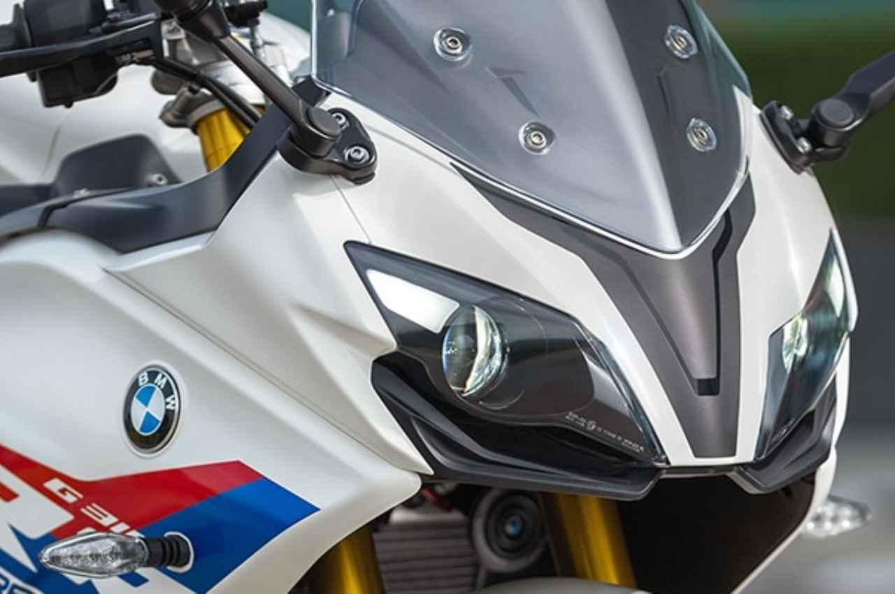 डैशिंग लुक्स और चीते सी रफ्तार, BMW की इस धांसू बाइक में मिलती है 160 kmph की टॉप स्पीड, जानें कीमत