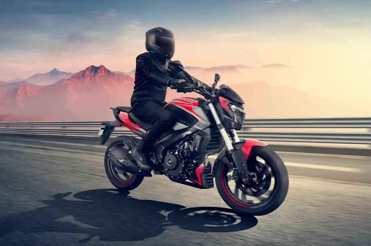 अपने लुक्स और दमदार इंजन से सड़क पर सब पर हावी Bajaj की यह बाइक, जानें कीमत और माइलेज