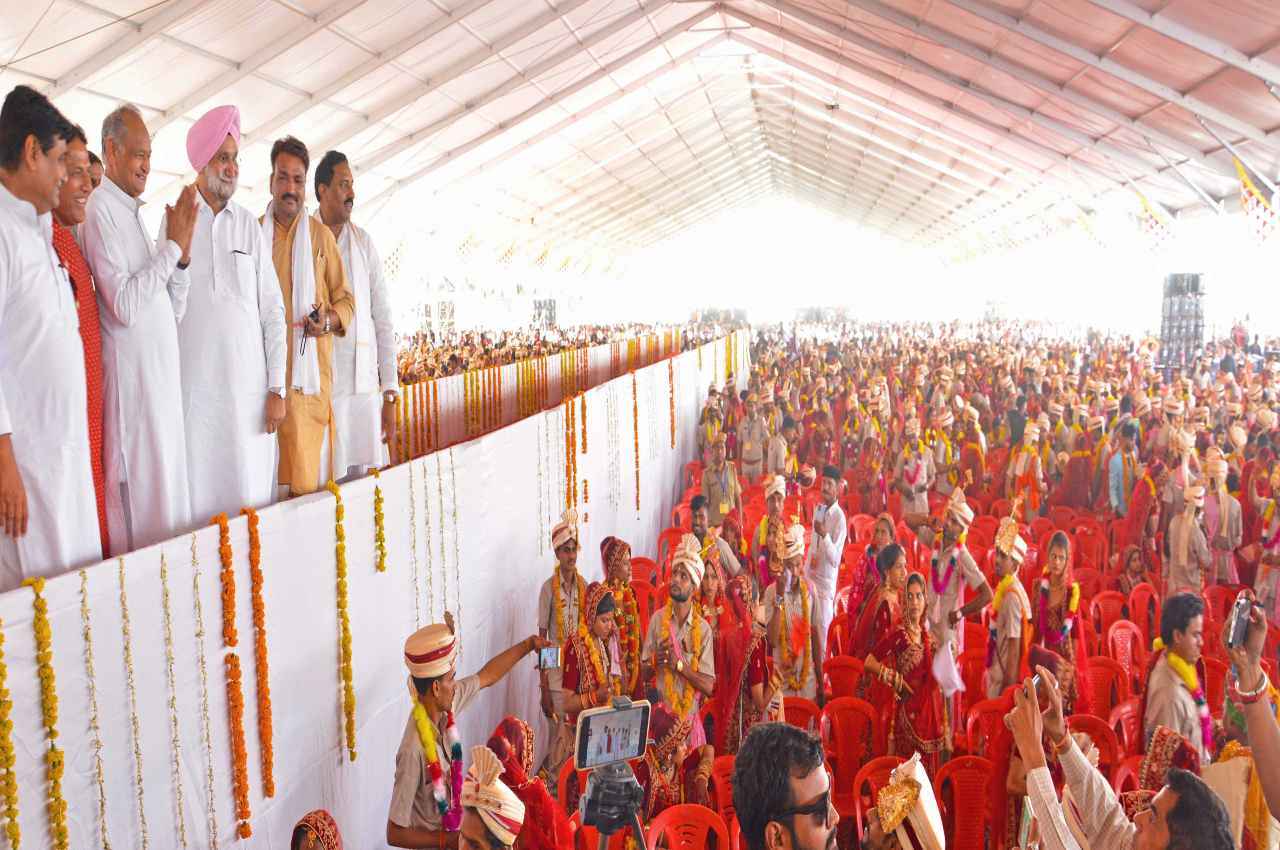 Baran News: सर्वधर्म सामूहिक विवाह सम्मेलन में शामिल हुए सीएम गहलोत, बोले- 'निशुल्क विवाह मानवता की मिसाल'