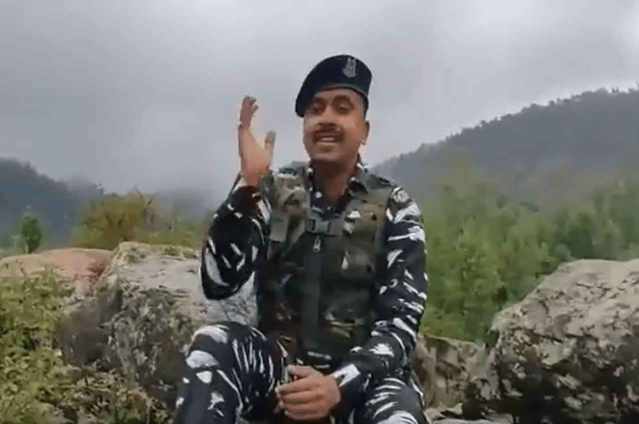 Jammu-Kashmir: सीआरपीएफ जवान की गायकी ने कश्मीर के लोगों का मनमोहा, देखें VIDEO