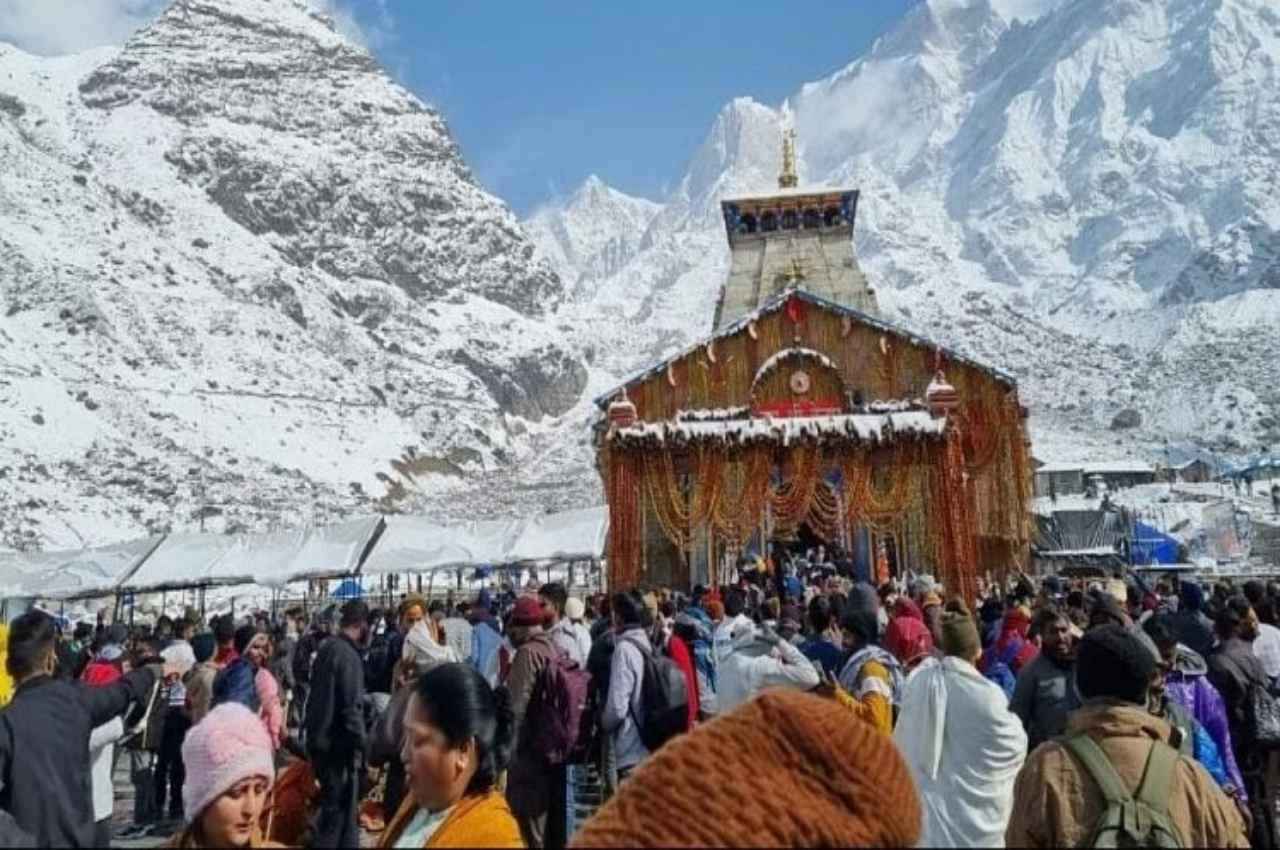 Char Dham Yatra 2023 Update: मौसम साफ होने पर बद्रीनाथ-केदारनाथ में बढ़े तीर्थयात्री; छिंका में हाईवे पर गिरा मलबा, रास्ता रुका
