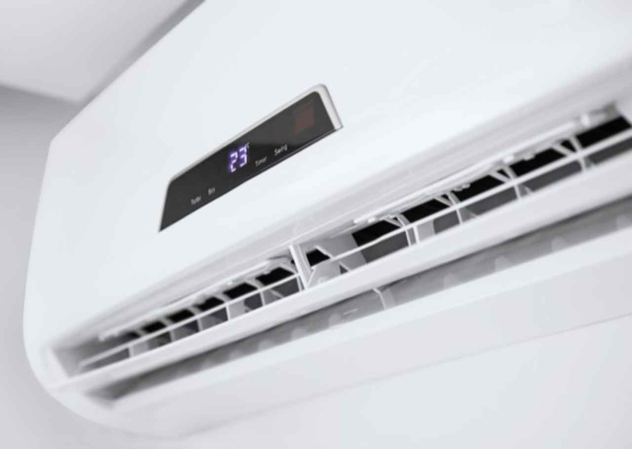 Cheapest AC: आधे से भी कम दाम में एयर कंडीशनर खरीदनें का मौका! जानें कहां है ये ऑफर?